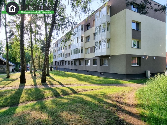 PARDUODAMAS 2 KAMBARIŲ BUTAS RENOVUOTAME NAME