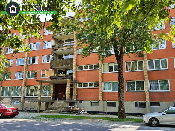 PARDUODAMAS  1  KAMBARYS  2 AUKŠTE BENDRABUTYJE