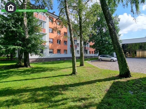 PARDUODAMAS 3 KAMBARIŲ BUTAS RENOVUOTAME NAME LAISVĖS AL. 9