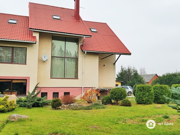 PARDUODAMAS GYVENAMASIS NAMAS SU 13 ARŲ ŽEMĖS SKLYPU JUKNAIČIUOSE