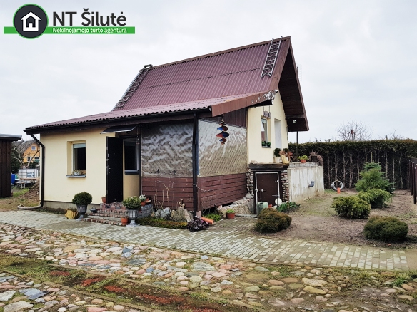 PARDUODAMAS SODO NAMAS SU   6 ARŲ  ŽEMĖS SKLYPU
