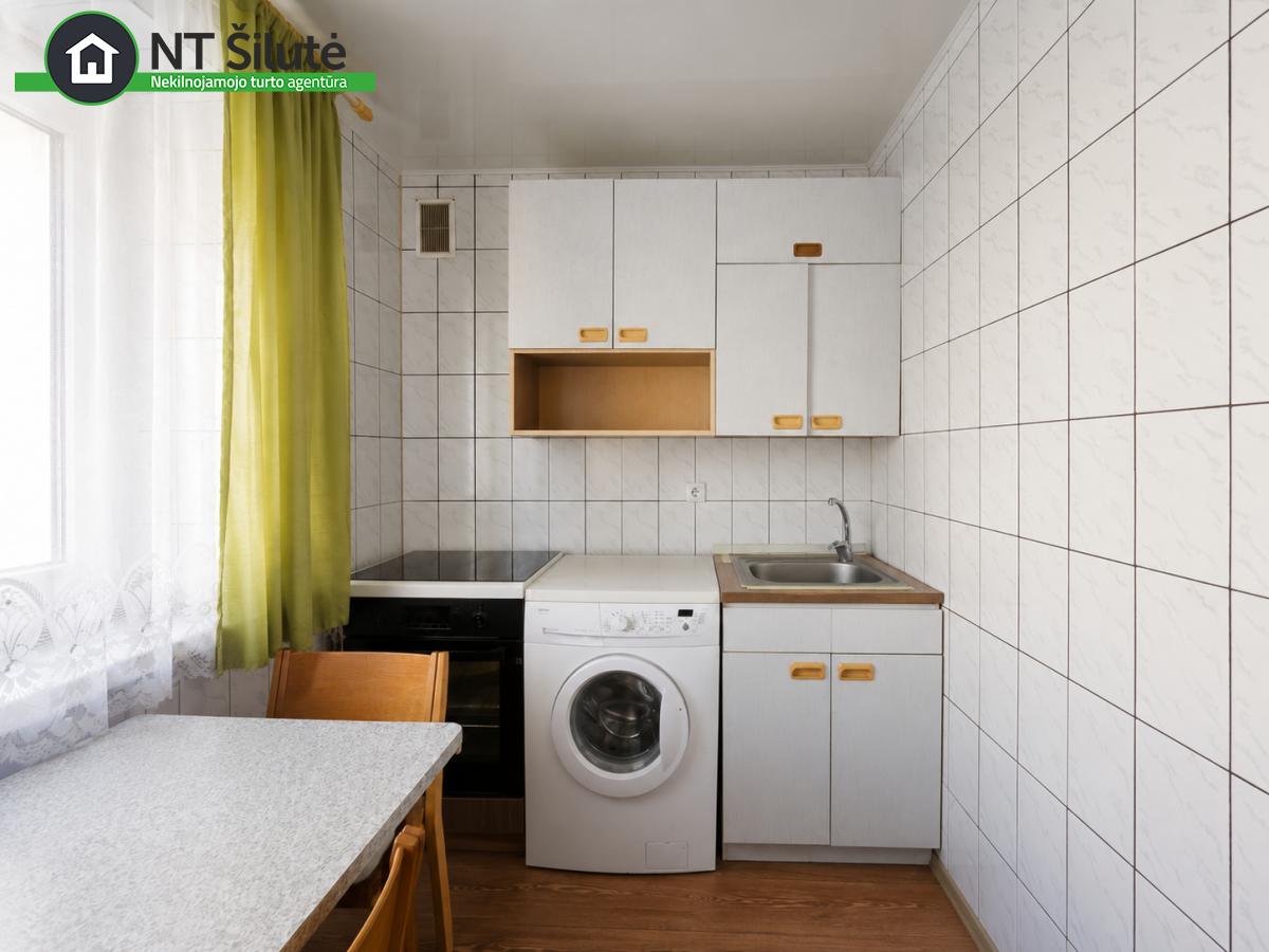 PARDUODAMAS 2 KAMBARIŲ BUTAS ŠILUTĖS MIESTO CENTRE, LAISVĖS AL. 7 (6)