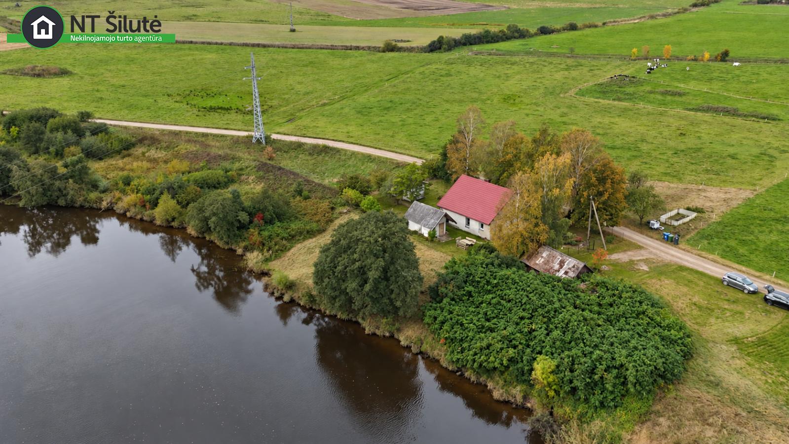 PARDUODAMAS GYVENAMASIS NAMAS PRIE MINIJOS UPĖS SAKUČIUOSE (25)