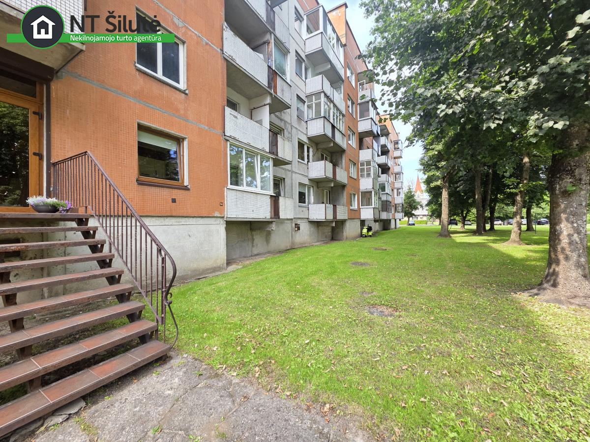 PARDUODAMAS 3 KAMBARIŲ BUTAS PIRMAJAME AUKŠTE P. JAKŠTO G. 3 (22)