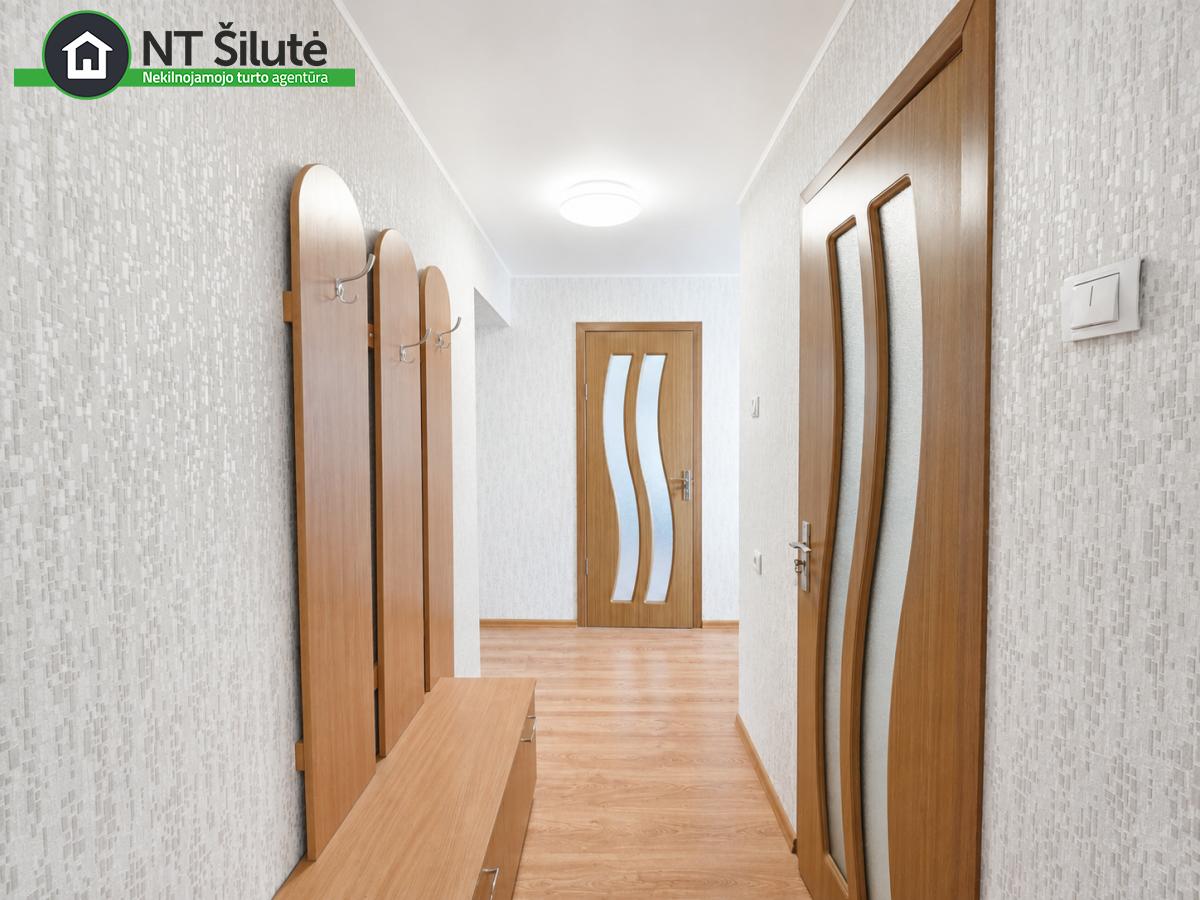 PARDUODAMAS 2 KAMBARIŲ BUTAS ŠILUTĖS MIESTO CENTRE, LAISVĖS AL. 7 (10)