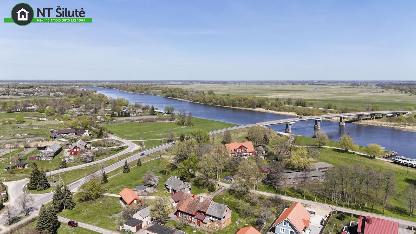 PARDUODAMAS 3 KAMBARIŲ BUTAS PIRMAME AUKŠTE RUSNĖJE, NEMUNO G. 13 (21)