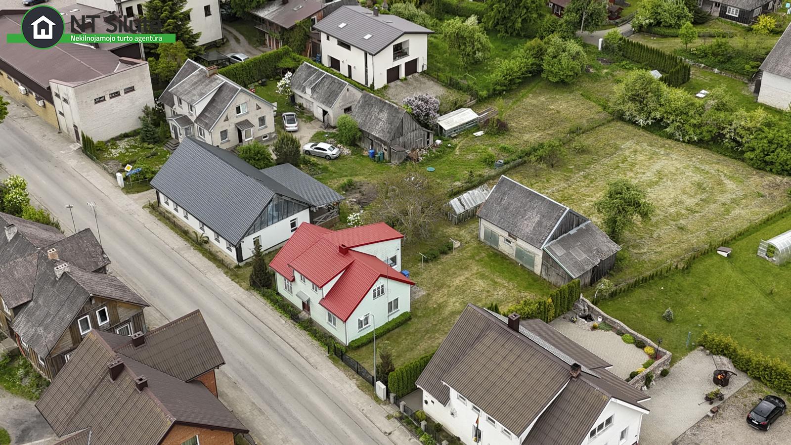 PARDUODAMAS GYVENAMASIS NAMAS ŽEMAIČIŲ NAUMIESTYJE, LAISVĖS G. 15 (22)