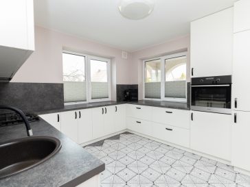 PARDUODAMAS GYVENAMASIS NAMAS ŠILUTĖJE, NIDOS G.