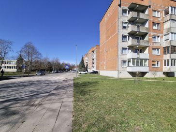 PARDUODAMAS 1 KAMBARIO BUTAS SU MAŽUOJU HOLU ŠILUTĖJE, LIEPŲ G. 11