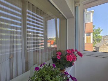 PARDUODAMAS 2 KAMBARIŲ BUTAS RENOVUOTAME NAME LAISVĖS AL.4