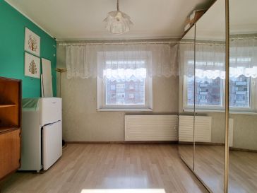 PARDUODAMAS 1 KAMBARIO SU MAŽUOJU HOLU BUTAS KNYGNEŠIŲ G.13