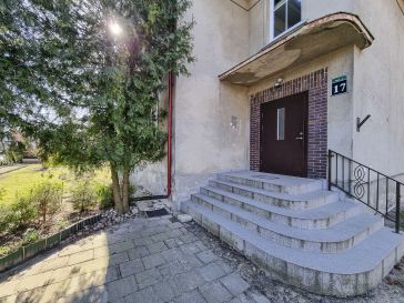 PARDUODAMAS 2 KAMBARIŲ BUTAS ANTRAME AUKŠTE SODŲ G. 17
