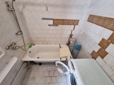 PARDUODAMAS 1 KAMBARIO SU MAŽUOJU HOLU BUTAS KNYGNEŠIŲ G.13