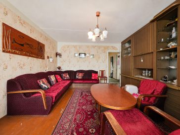 PARDUODAMAS 3 KAMBARIŲ BUTAS ŠILUTĖJE, JAUNIMO AL. 2