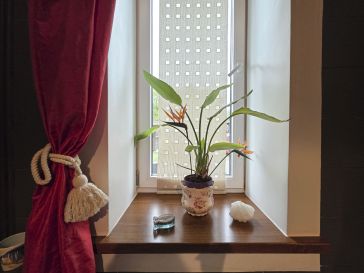 PIRMAME AUKŠTE PARDUODAMAS 2 KAMBARIŲ BUTAS ŠILUTĖJE