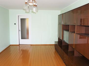 PARDUODAMAS  3-JŲ KAMBARIŲ BUTAS JUKNAIČIUOSE