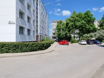 PARDUODAMAS 4 KAMBARIŲ BUTAS RENOVUOTAME NAME JAUNIMO AL.1