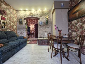 PIRMAME AUKŠTE PARDUODAMAS 2 KAMBARIŲ BUTAS ŠILUTĖJE
