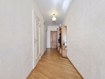 PARDUODAMAS 2 KAMBARIŲ BUTAS ANTRAME AUKŠTE SODŲ G. 17