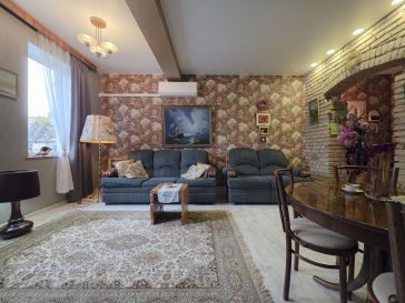 PIRMAME AUKŠTE PARDUODAMAS 2 KAMBARIŲ BUTAS ŠILUTĖJE