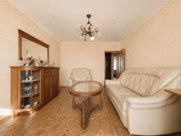 PARDUODAMAS TVARKINGAS 2 KAMBARIŲ BUTAS ANTRAME AUKŠTE