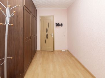 PARDUODAMAS TVARKINGAS 3 KAMBARIŲ BUTAS SAUGOSE