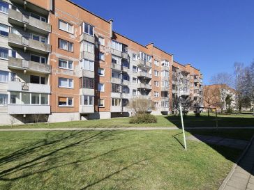 PARDUODAMAS 1 KAMBARIO BUTAS SU MAŽUOJU HOLU ŠILUTĖJE, LIEPŲ G. 11