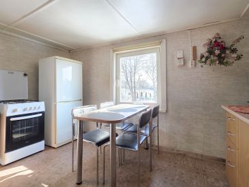 PARDUODAMAS 2 KAMBARIŲ BUTAS ANTRAME AUKŠTE RUSNĖJE, TAIKOS G. 7A