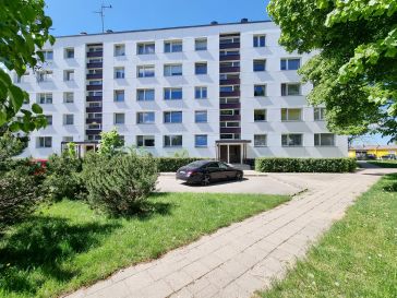 PARDUODAMAS 4 KAMBARIŲ BUTAS RENOVUOTAME NAME JAUNIMO AL.1