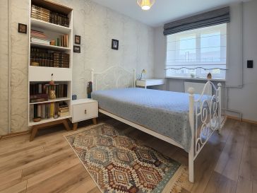 PARDUODAMAS 2 KAMBARIŲ BUTAS RENOVUOTAME NAME LAISVĖS AL.4