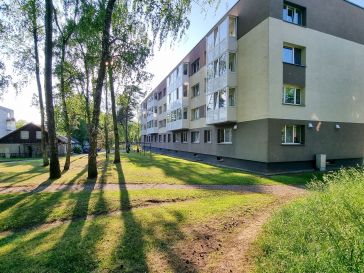 PARDUODAMAS 2 KAMBARIŲ BUTAS RENOVUOTAME NAME