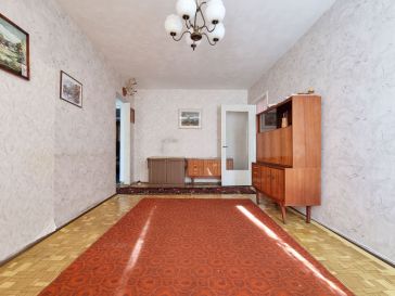 ANTRAME AUKŠTE PARDUODAMAS 3 KAMBARIŲ BUTAS 