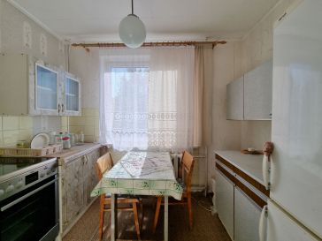 ANTRAME AUKŠTE PARDUODAMAS 3 KAMBARIŲ BUTAS 