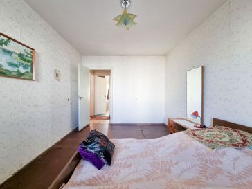 ANTRAME AUKŠTE PARDUODAMAS 3 KAMBARIŲ BUTAS 