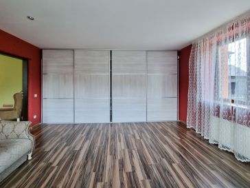 PARDUODAMA GYVENAMOJO NAMO DALIS SU 14 ARŲ ŽEMĖS SKLYPU