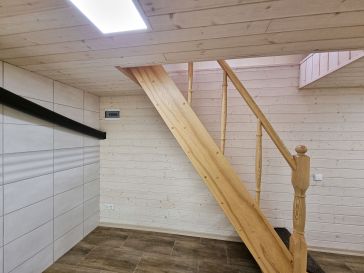 PARDUODAMA GYVENAMOJO NAMO DALIS SU 14 ARŲ ŽEMĖS SKLYPU