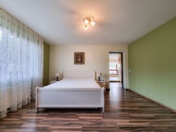 PARDUODAMA GYVENAMOJO NAMO DALIS SU 14 ARŲ ŽEMĖS SKLYPU