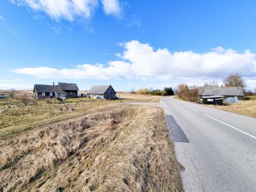 PARDUODAMA SODYBA RUSNĖJE SU 37.31 HA. ŽEMĖS SKLYPU