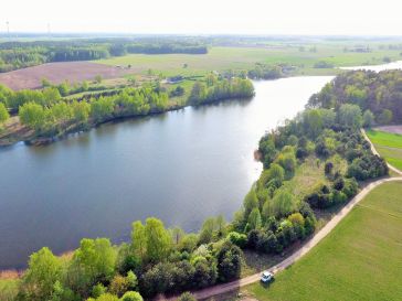 PARDUODAMAS 0.9797 ha. NAMŲ VALDOS SKLYPAS PRIE RAMUČIŲ TVENKINIO