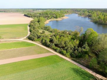 PARDUODAMAS 0.9797 ha. NAMŲ VALDOS SKLYPAS PRIE RAMUČIŲ TVENKINIO