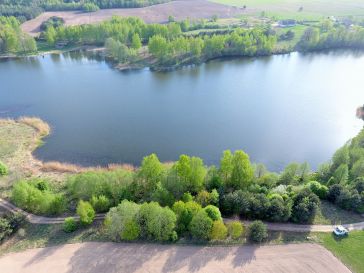  IŠSKIRTINIO GROŽIO ŽEMĖS SKLYPAS ANT RAMUČIŲ TVENKINIO KRANTO