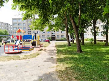 PARDUODAMAS 1 KAMBARIO BUTAS PIRMAME AUKŠTE