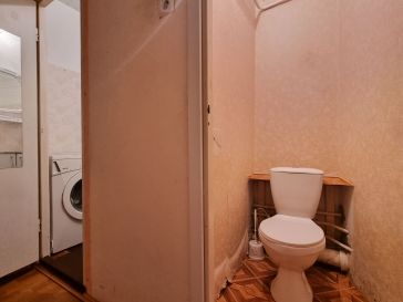 PARDUODAMAS 1 KAMBARIO BUTAS PIRMAME AUKŠTE
