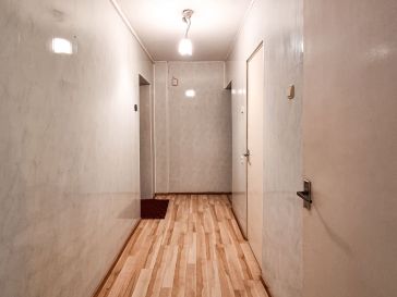 PARDUODAMAS 1 KAMBARIO BUTAS PIRMAME AUKŠTE