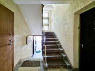 PARDUODAMAS 1 KAMBARIO BUTAS PIRMAME AUKŠTE