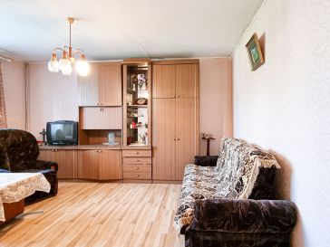 PARDUODAMAS 1 KAMBARIO BUTAS PIRMAME AUKŠTE