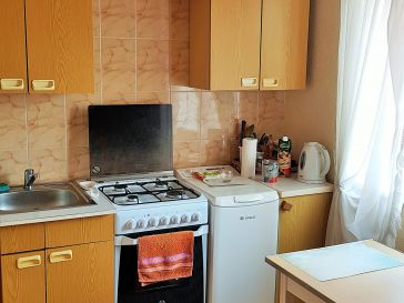 PARDUODAMAS  2-JŲ  KAMBARIŲ  BUTAS  2 AUKŠTE