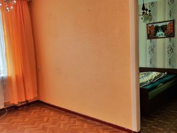 PARDUODAMAS  2  KAMBARIŲ  BUTAS  2 AUKŠTE
