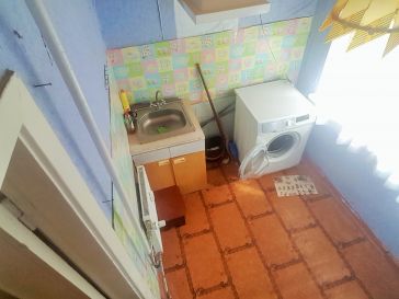 PARDUODAMAS  2  KAMBARIŲ  BUTAS  2 AUKŠTE