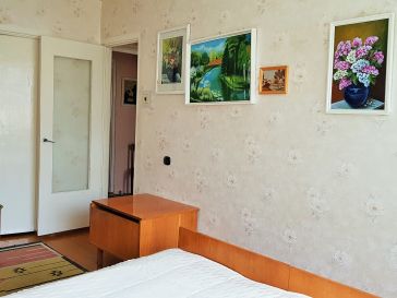 PARDUODAMAS  2  KAMBARIŲ  BUTAS  2 AUKŠTE